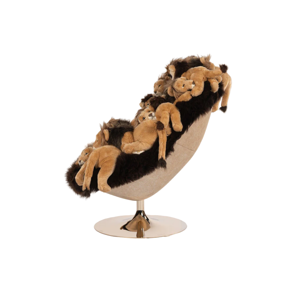 Lion lounge swivel chair