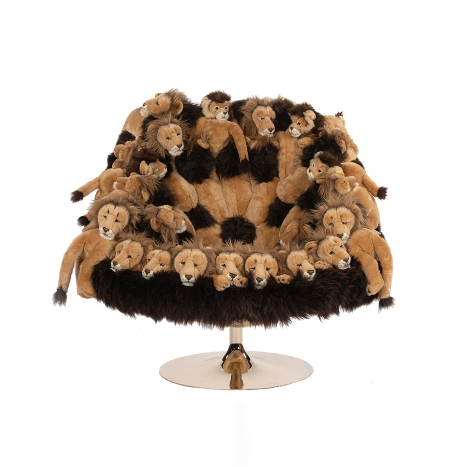 Lion lounge swivel chair